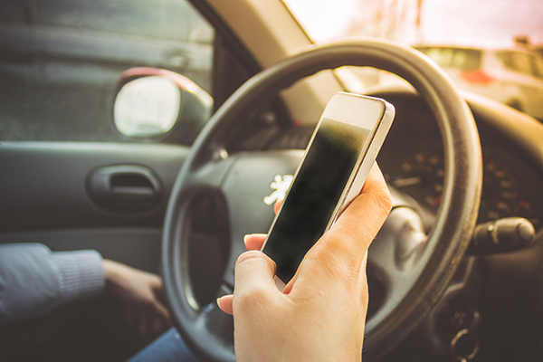 Canadian auto dealers dedicate month of March to combatting distracted driving